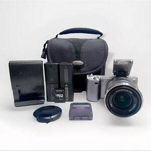 Sony NEX-5N 16.1MP Mirrorless Digital Camera Lens Flash Charger Battery SD Card